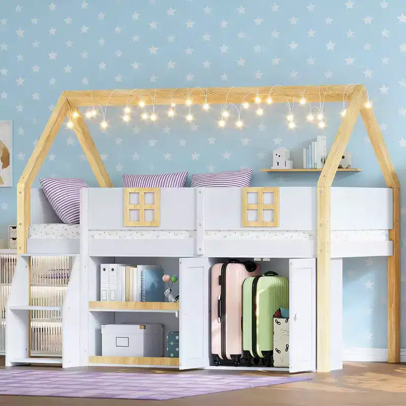 Lit mezzanine bas avec 2 étagères, meuble de rangement et lumières, blanc et naturel