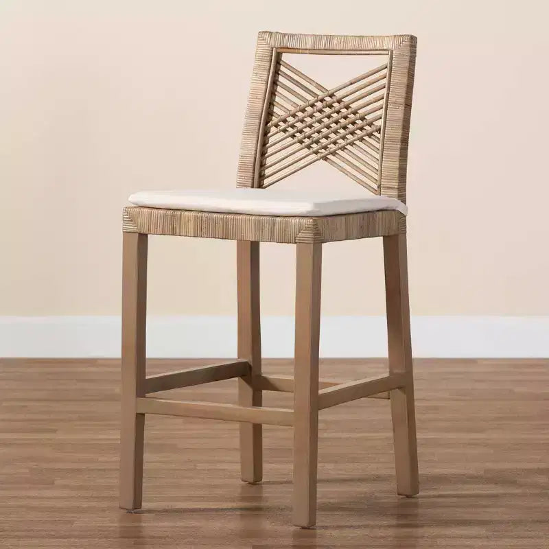 Tabouret de bar hauteur comptoir en rotin naturel et bois d'acajou Kubu gris/taupe rustique