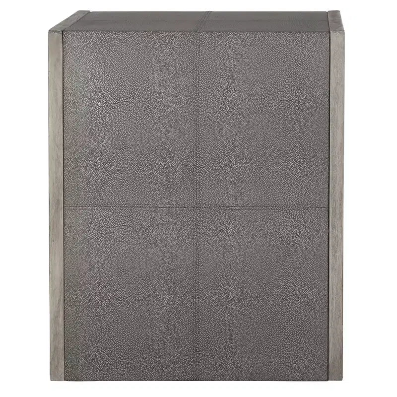Table d'appoint gris clair imitation galuchat, 50 cm de large