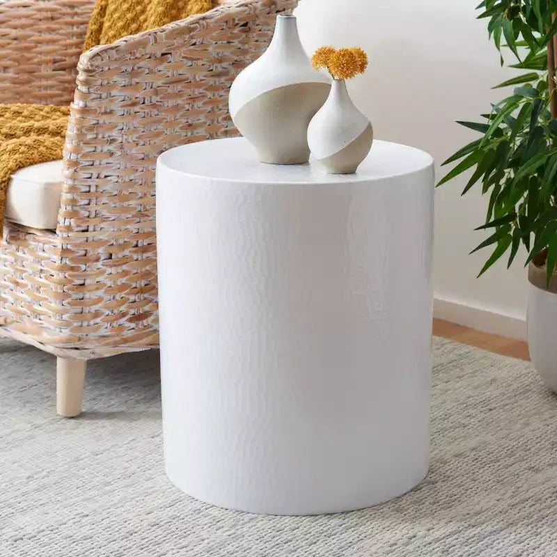 Table d'appoint en aluminium martelé