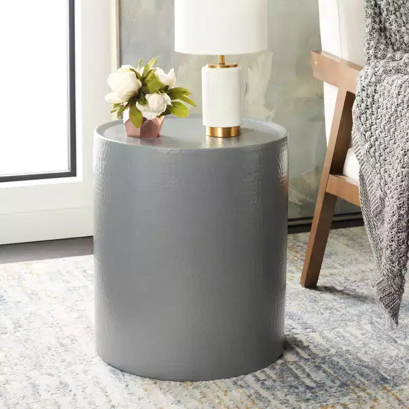 Table d'appoint en aluminium martelé
